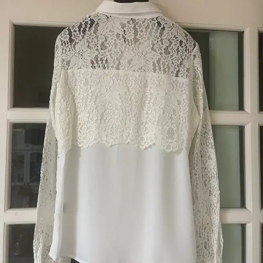 [BUNJANG] Pearl Button White Lace Blouse (Size 55) / 진주 버튼 화이트 레이스 블라우스(55)