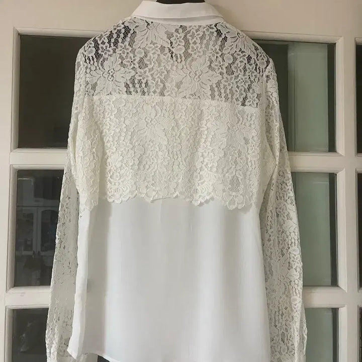 [BUNJANG] Pearl Button White Lace Blouse (Size 55) / 진주 버튼 화이트 레이스 블라우스(55)