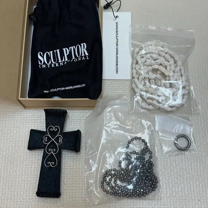 [BUNJANG] Sculptor Cross Hair-On Strap Wallet Black / 스컬프터 크로스 헤어 온 스트랩 월렛 블랙 Sculptor Cross