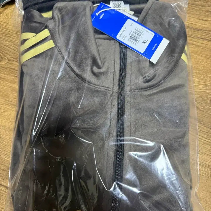 [BUNJANG] Adidas Velour Track Top Brown XL / 아디다스 벨루어 트랙탑 브라운