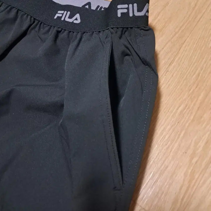 [BUNJANG] Fila Black Logo Band Shorts / 휠라 블랙 반바지 새상품 110
