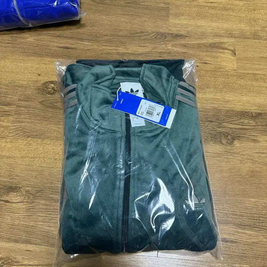 [BUNJANG] Adidas Velour Track Top Shadow Green / 아디다스 벨루어 트랙탑 쉐도우 그린