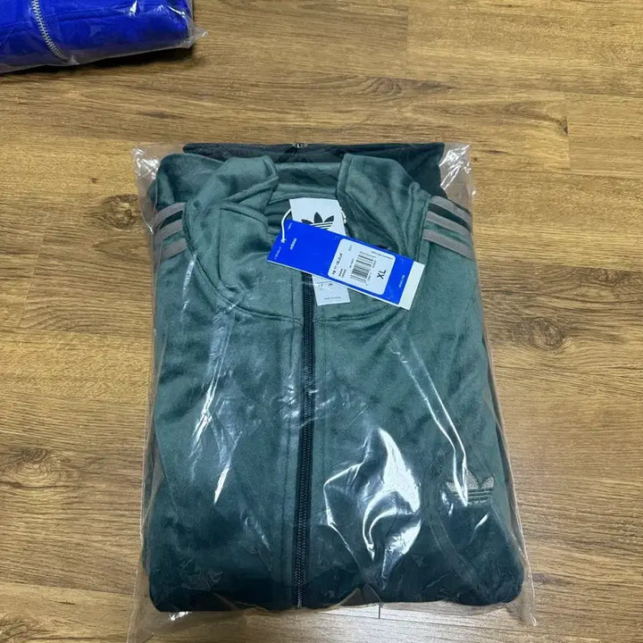 [BUNJANG] Adidas Velour Track Top Shadow Green / 아디다스 벨루어 트랙탑 쉐도우 그린