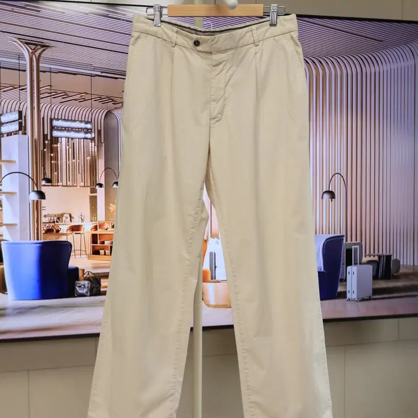 [SOLD OUT] 버버리 특유 감성 담긴 데일리 코튼 팬츠