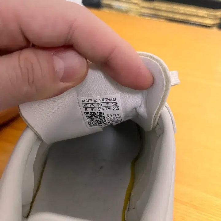 [BUNJANG] Kiss Samba 230 Sneakers / 키스 삼바 230