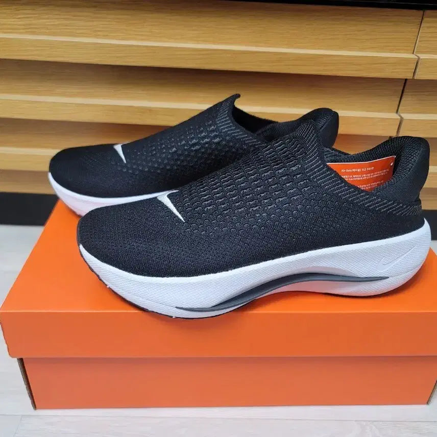 [BUNJANG] Nike Slip-On Black Sneakers 245 / 나이키 슬립온 블랙 운동화 245 새제품
