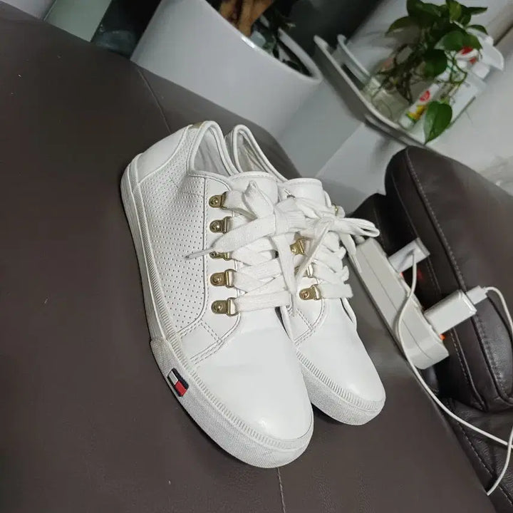 [BUNJANG] Tommy Hilfiger Leather Sneakers / 타미힐 가죽 스니커즈 운동화 250