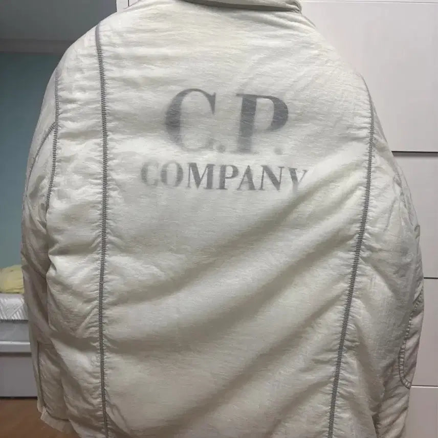 [SOLD OUT] c.p 컴퍼니 chrome-r down 한정판 제품입니다