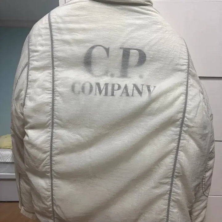 [SOLD OUT] c.p 컴퍼니 chrome-r down 한정판 제품입니다