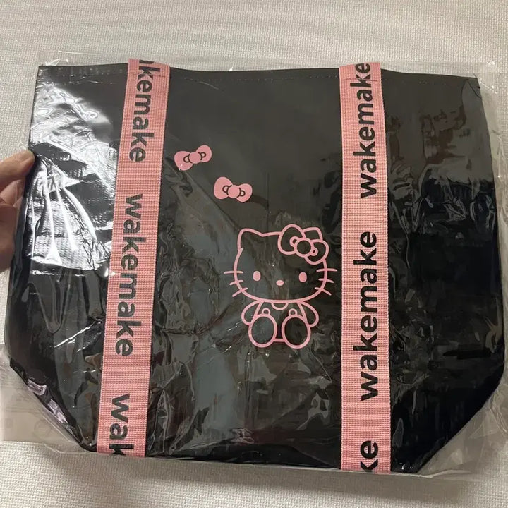 [BUNJANG] WAKE MAKE Hello Kitty Tarpaulin Bag (Sealed) / 웨이크메이크 핼로키티 타포린백 미개봉