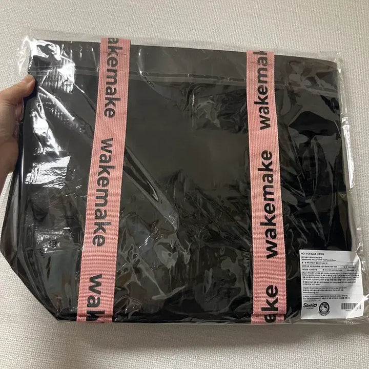 [BUNJANG] WAKE MAKE Hello Kitty Tarpaulin Bag (Sealed) / 웨이크메이크 핼로키티 타포린백 미개봉