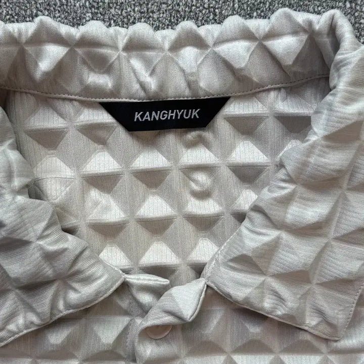 [BUNJANG] Kanghyuk 22SS Pyramid Embossing Airbag Half Shirt XL / 22SS 강혁 피라미드 엠보싱 에어백 하프 셔츠 XL