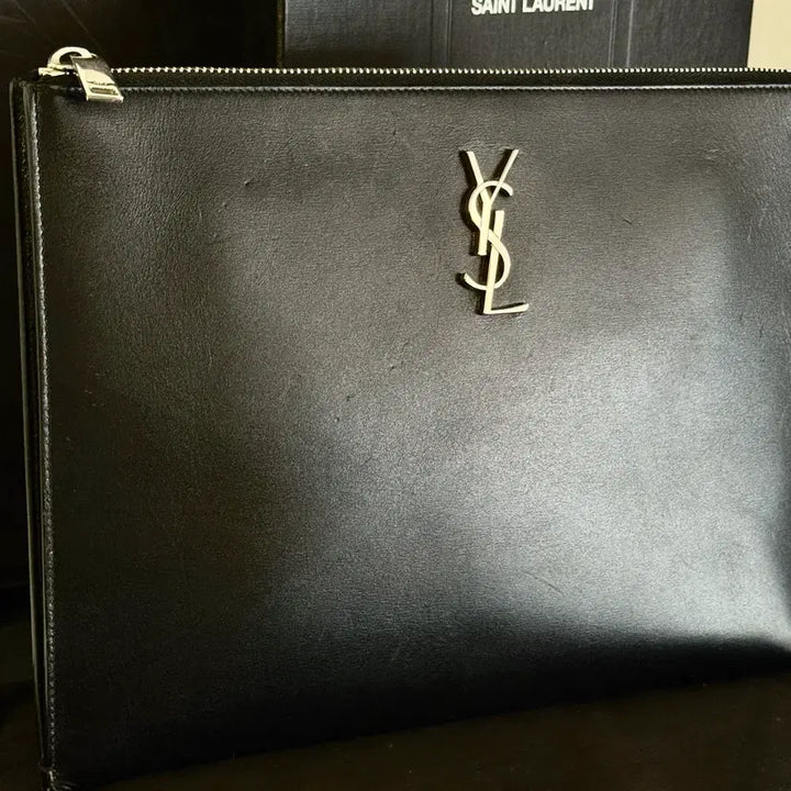 [BUNJANG] Yves Saint Laurent Calfskin Medium Clutch / 입생로랑 카프스킨 미디움 클러치 블랙 실버