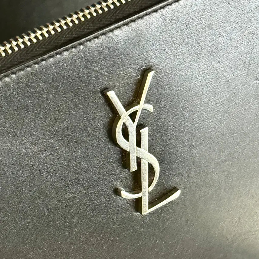[BUNJANG] Yves Saint Laurent Calfskin Medium Clutch / 입생로랑 카프스킨 미디움 클러치 블랙 실버