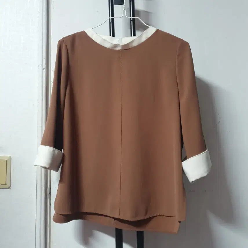 [SOLD OUT] 아이잗바바 블라우스 브라운 여성66