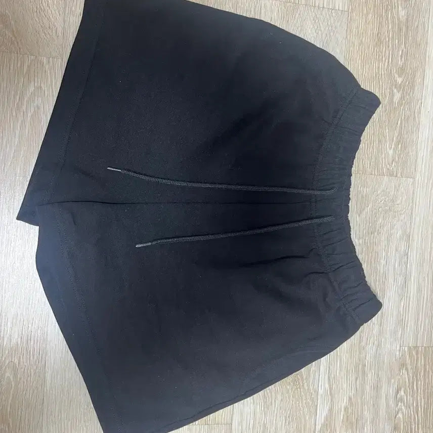 [SOLD OUT] 에이블리 검정색 3부 반바지