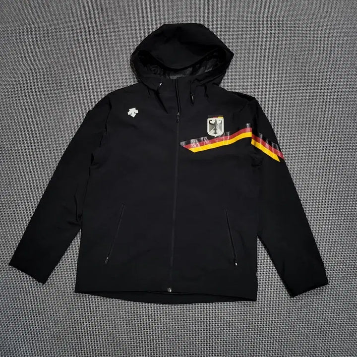 [SOLD OUT] 데상트 독일 바람막이 자켓 블랙 (100)