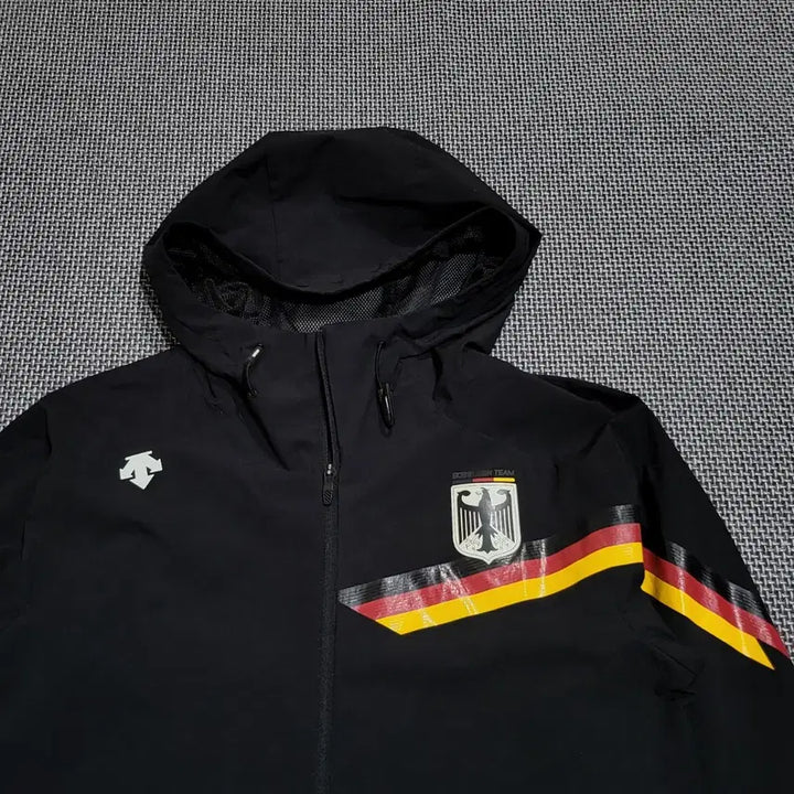 [SOLD OUT] 데상트 독일 바람막이 자켓 블랙 (100)