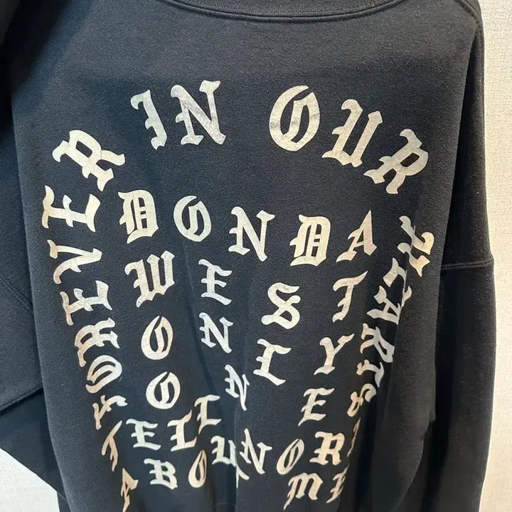 [BUNJANG] Kanye West Pablo Tour Donda Sweatshirt / 칸예 파블로 투어 돈다 맨투맨