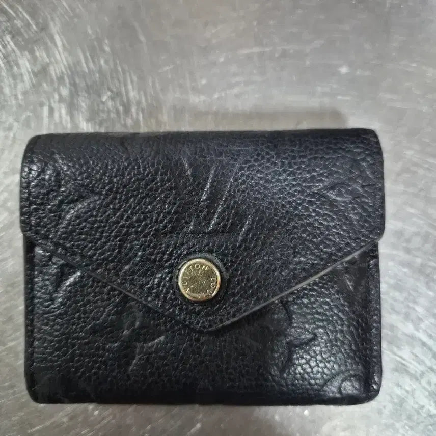 [SOLD OUT] 루이비통 조에 월릿 블랙 반지갑