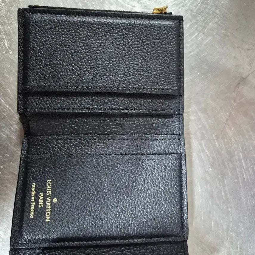 [SOLD OUT] 루이비통 조에 월릿 블랙 반지갑