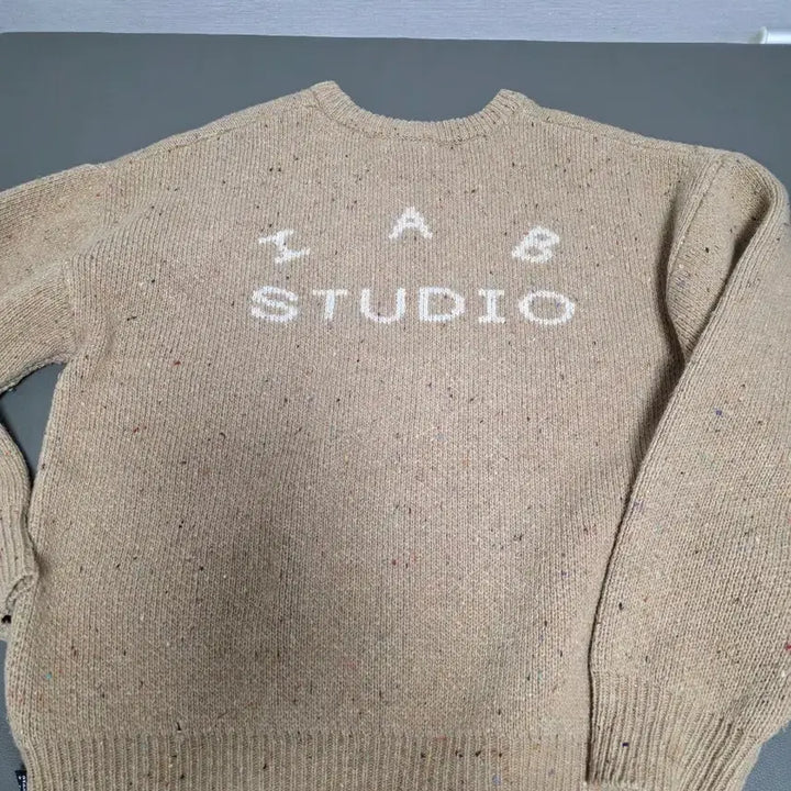 [BUNJANG] IAB STUDIO Saddler House Knit Plain M / 아이앱 스튜디오 새들러 하우스 니트 플레인 M