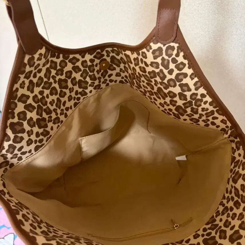 [BUNJANG] Hello Kitty Leopard Hobo Bag / 헬로키티 레오파드 숄더백 키티가방