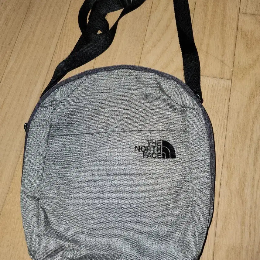 [BUNJANG] The North Face Cross Bag Grey / 노스페이스 크로스백 가방 회색입니다