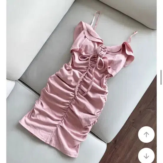 [BUNJANG] White Shirred Mini Dress with Corsage Set / 화이트 셔링 미니 원피스꽃코사지세트