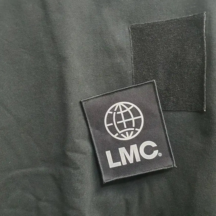 [SOLD OUT] LMC 블랙 패치 맨투맨