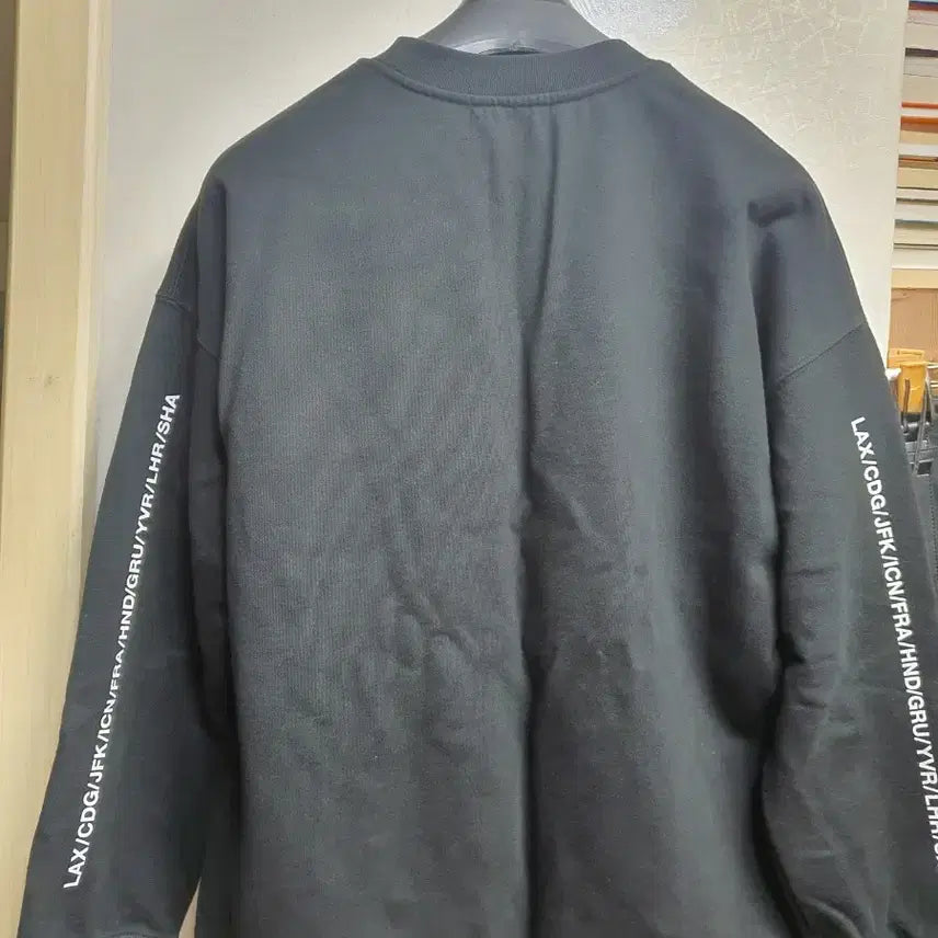 [SOLD OUT] LMC 블랙 패치 맨투맨