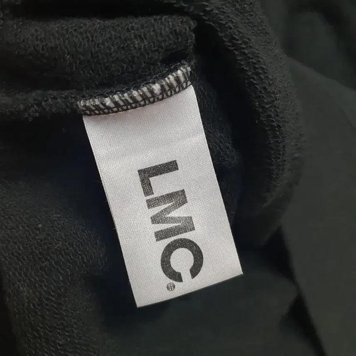 [SOLD OUT] LMC 블랙 패치 맨투맨