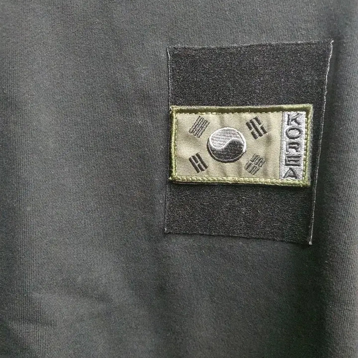 [SOLD OUT] LMC 블랙 패치 맨투맨