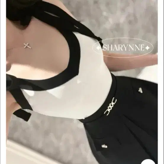[BUNJANG] Charrine Black and White Sleeveless Top / 샤린느 블랙 앤 화이트 상의