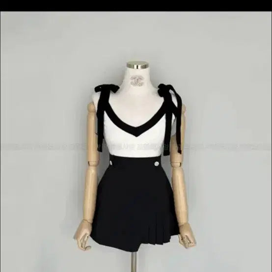 [BUNJANG] Charrine Black and White Sleeveless Top / 샤린느 블랙 앤 화이트 상의
