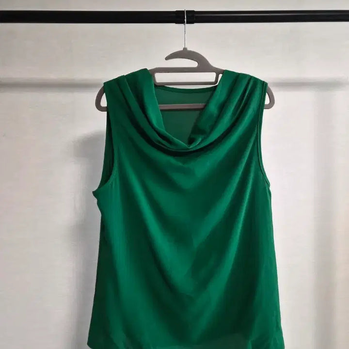 [BUNJANG] Green Drape Neck Sleeveless Blouse / 새옷 그린 드레이프넥 민소매 블라우스