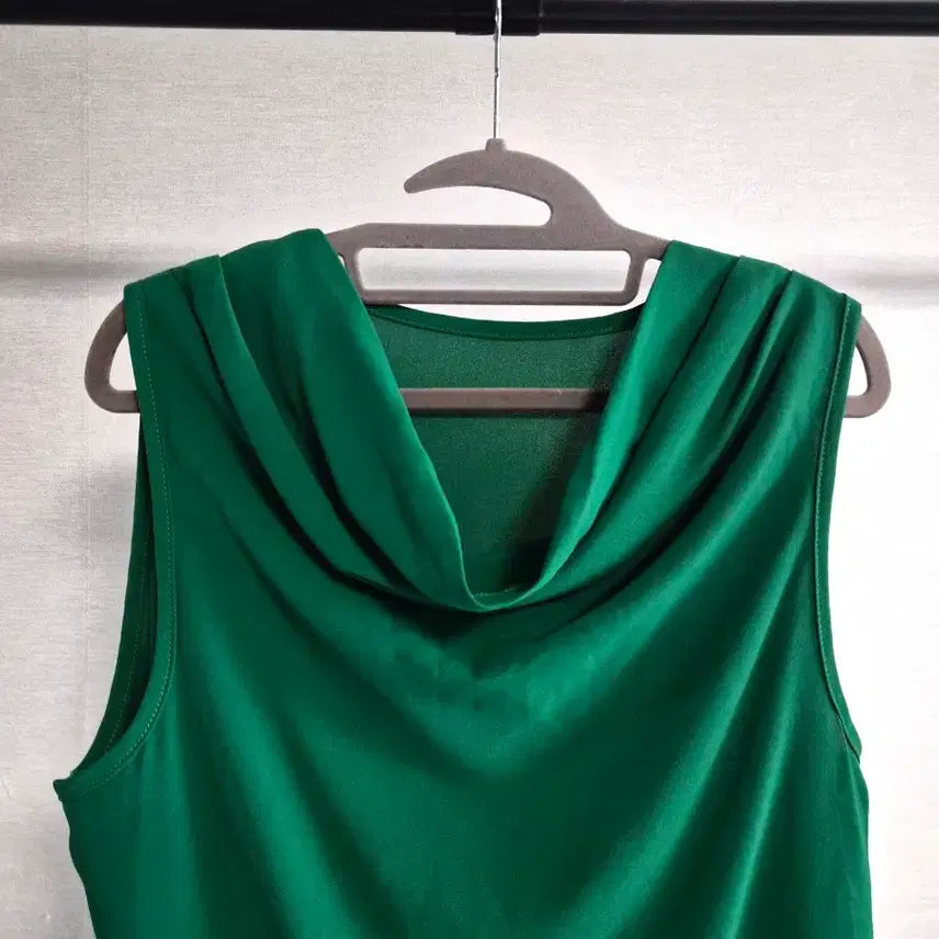 [BUNJANG] Green Drape Neck Sleeveless Blouse / 새옷 그린 드레이프넥 민소매 블라우스