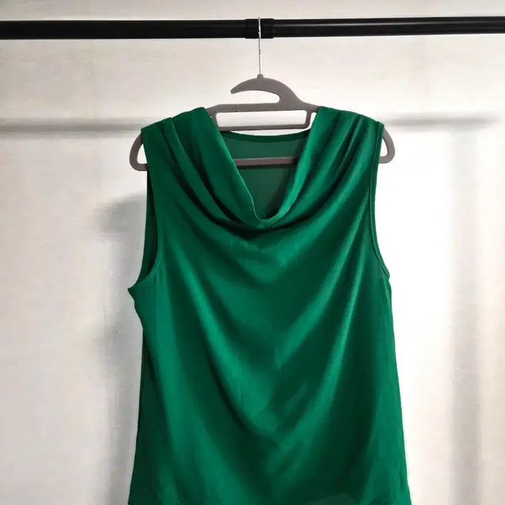 [BUNJANG] Green Drape Neck Sleeveless Blouse / 새옷 그린 드레이프넥 민소매 블라우스