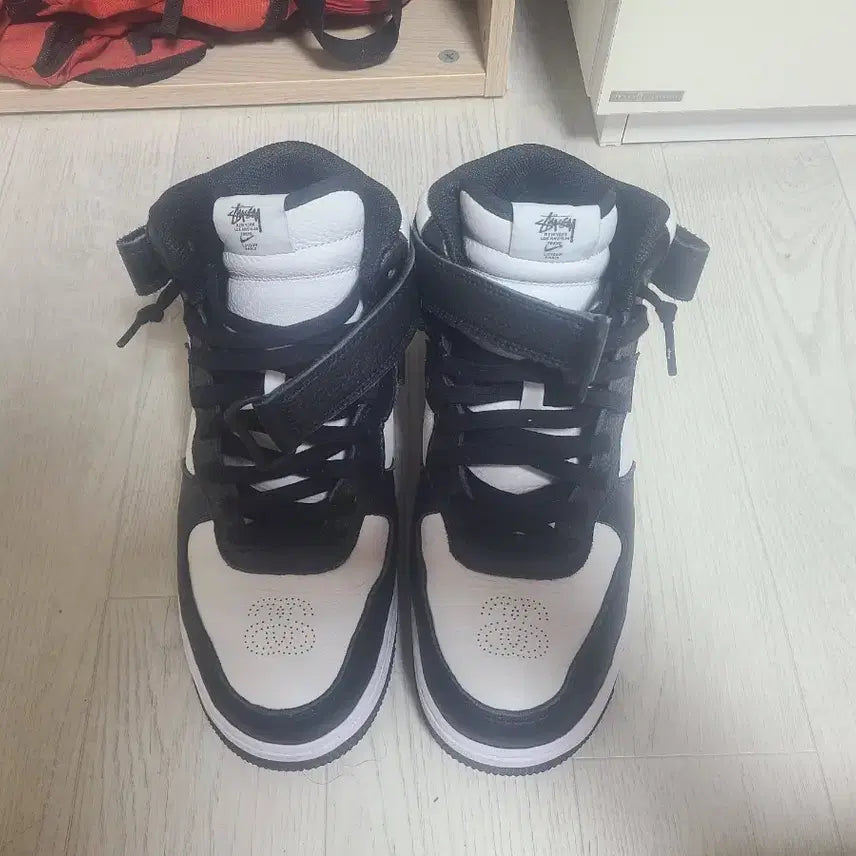 [BUNJANG] Nike Stussy Air Force 1 Low Panda Sneakers / 280 나이키 스투시 포스 범고래