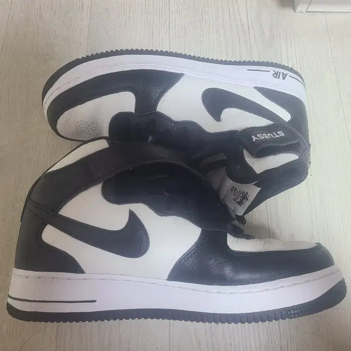 [BUNJANG] Nike Stussy Air Force 1 Low Panda Sneakers / 280 나이키 스투시 포스 범고래