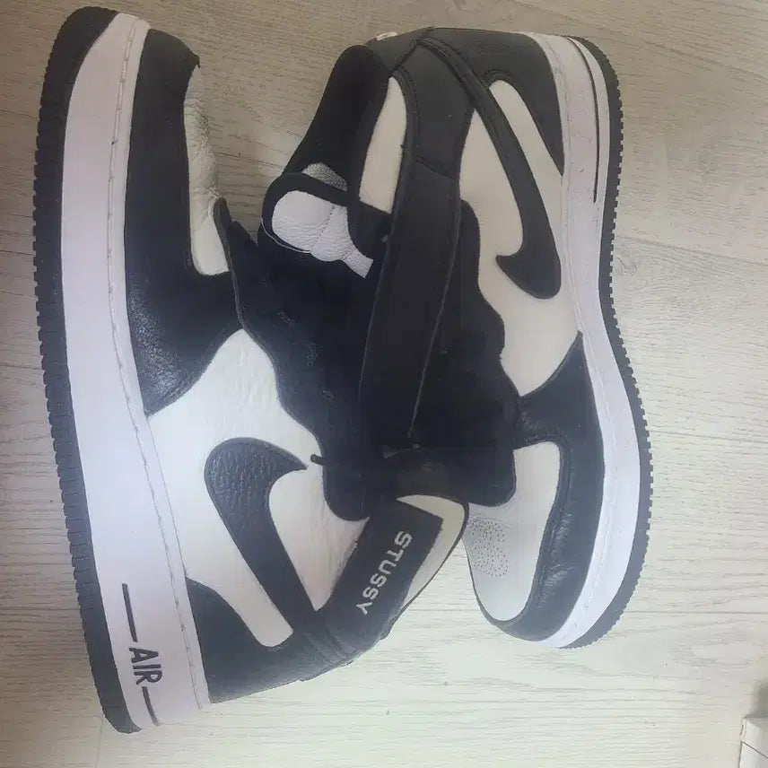 [BUNJANG] Nike Stussy Air Force 1 Low Panda Sneakers / 280 나이키 스투시 포스 범고래