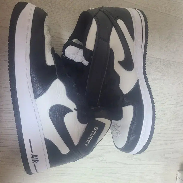 [BUNJANG] Nike Stussy Air Force 1 Low Panda Sneakers / 280 나이키 스투시 포스 범고래