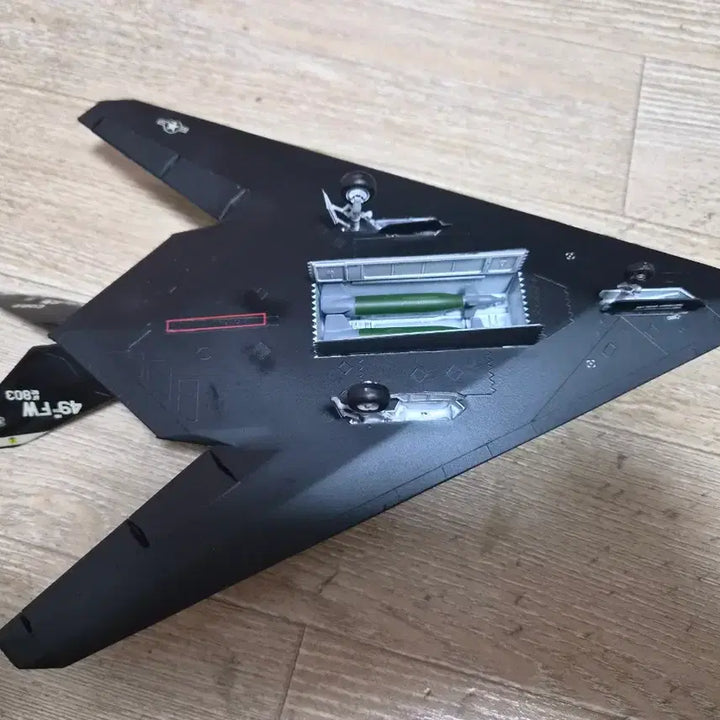 [SOLD OUT] 하세가와 1/72 F-117 스텔스 전투기 도색완성품