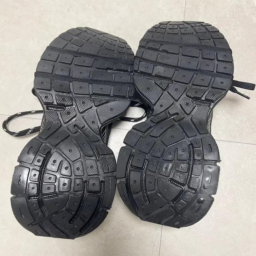 [BUNJANG] Balenciaga 3XL Sneakers Black White (Size 43) / (우체국 택포가격) 발렌시아가 3XL 스니커즈 블랙 화이트 43