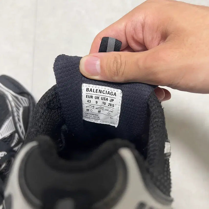 [BUNJANG] Balenciaga 3XL Sneakers Black White (Size 43) / (우체국 택포가격) 발렌시아가 3XL 스니커즈 블랙 화이트 43