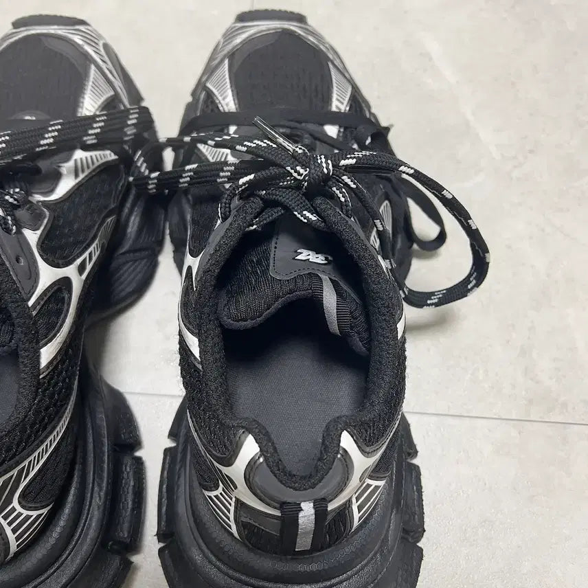 [BUNJANG] Balenciaga 3XL Sneakers Black White (Size 43) / (우체국 택포가격) 발렌시아가 3XL 스니커즈 블랙 화이트 43