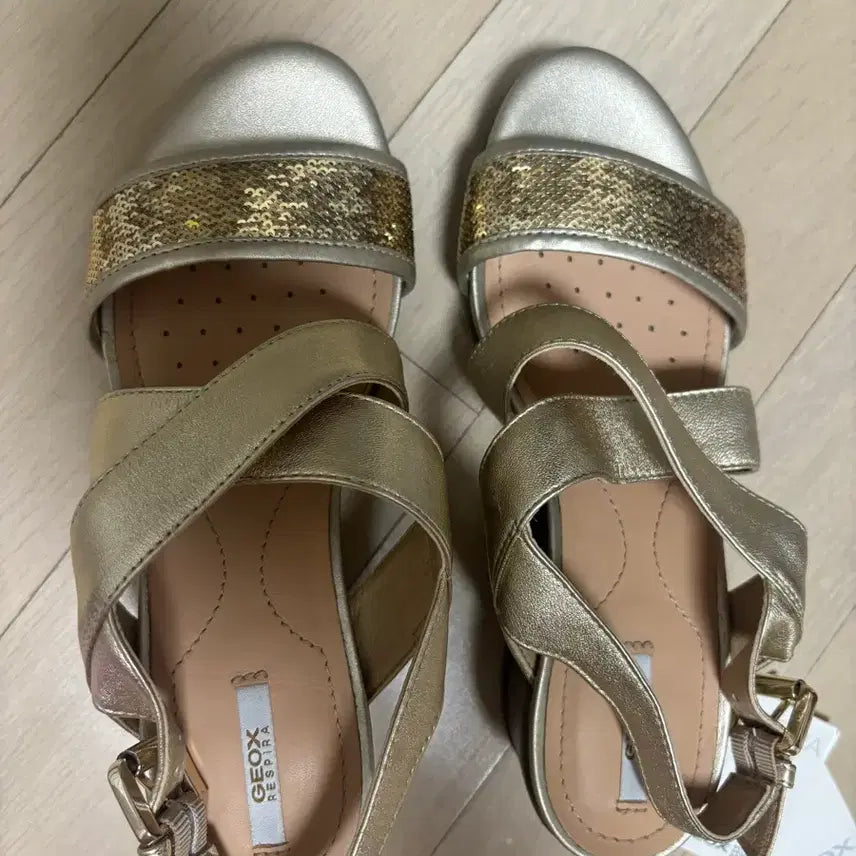 [BUNJANG] GIOX Gold Sequin Sandals 240 / 지오엑스 골드 스팽글 샌들 240