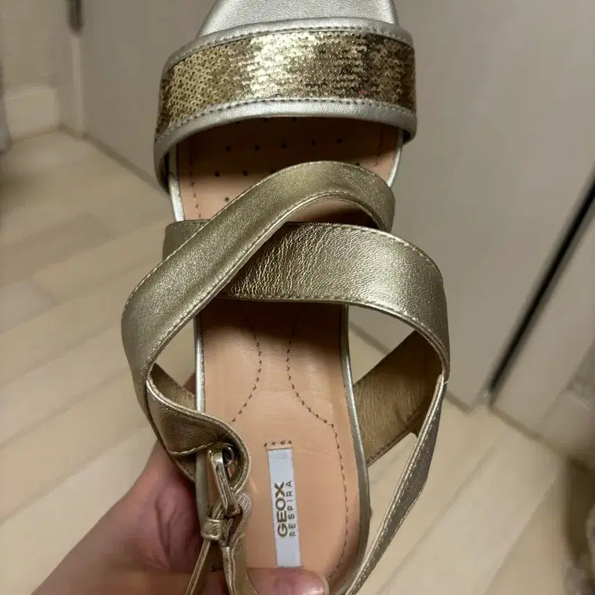 [BUNJANG] GIOX Gold Sequin Sandals 240 / 지오엑스 골드 스팽글 샌들 240