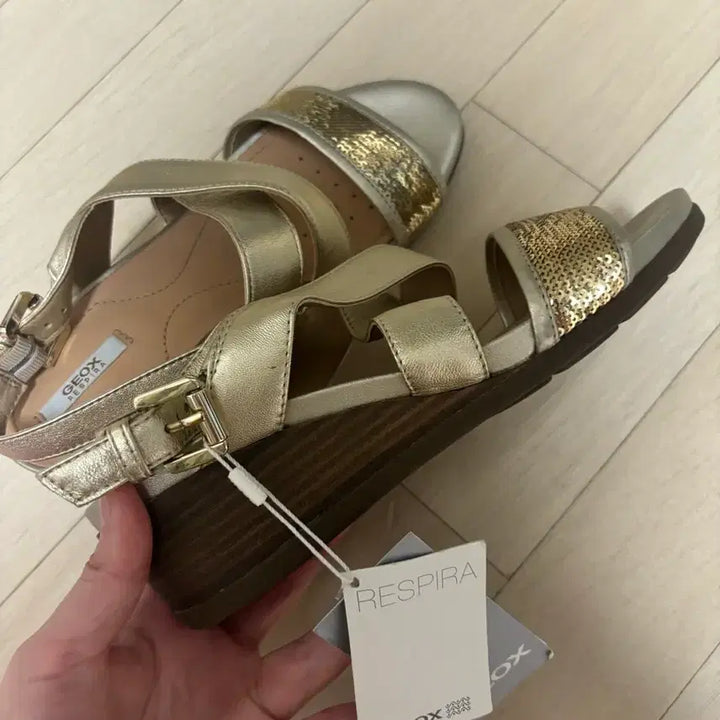 [BUNJANG] GIOX Gold Sequin Sandals 240 / 지오엑스 골드 스팽글 샌들 240