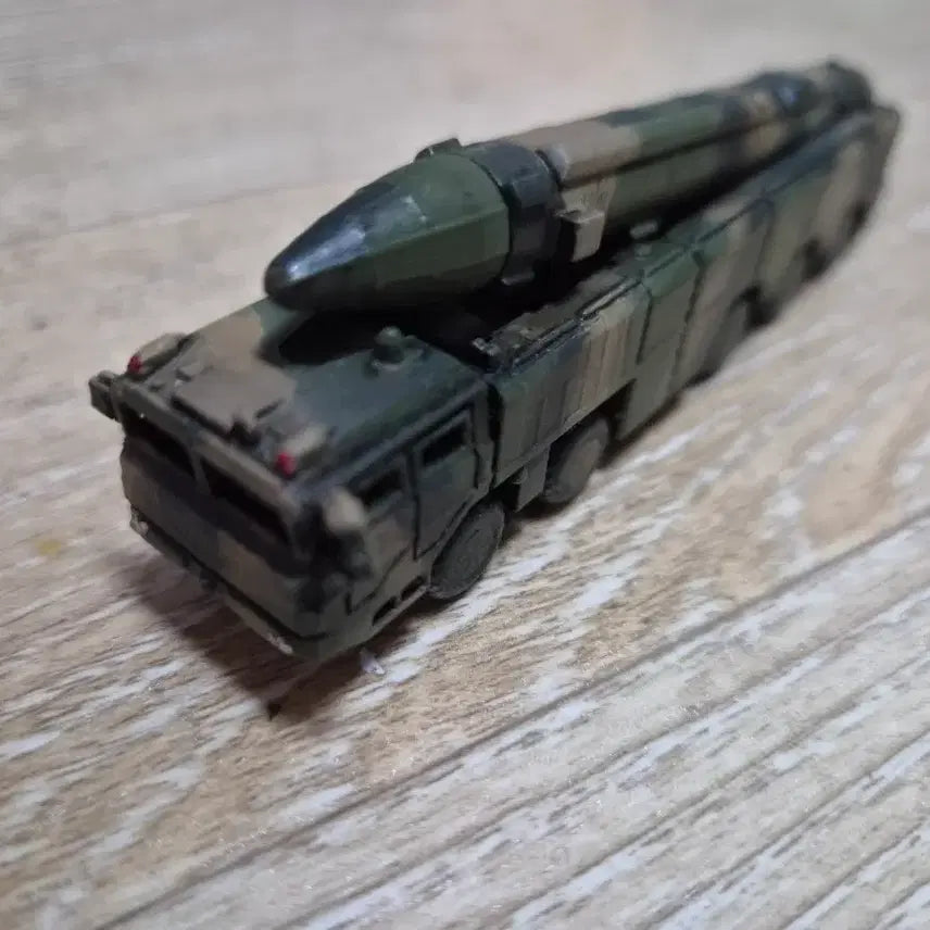 [SOLD OUT] 1/144 동풍 DF-17 극초음속 탄도탄 발사차량 도색완성품